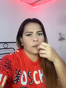 Snapshot of camila_rogue chatting on 10-28-25, 01:03 camila rogue online show from 10-28-25, 01:03