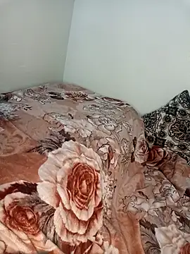 Queen-15 online show from 10-18-25, 01:19