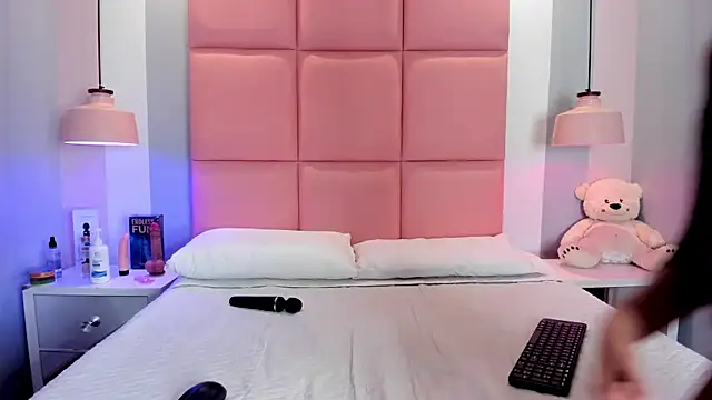 JulianaValencia online show from 12-13-25, 10:04