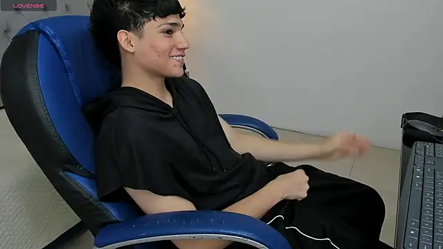 Snapshot of SamBlack_ chatting on 04-29-26, 12:31 SamBlack online show from 04-29-26, 12:31