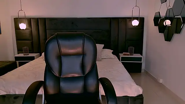 AgathaKondo  online show from 04-19-26, 10:56