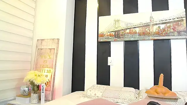 ParisRoux online show from 10-25-25, 08:14