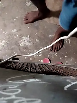 RAYI Queen 4 online show from 12-19-25, 08:16