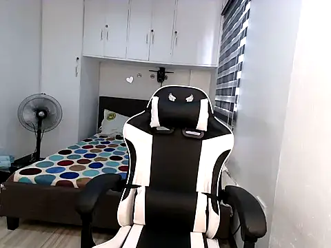 eattmebabyy online show from 11-28-25, 02:47