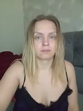 Snapshot of Ami_Foxy chatting on 05-31-26, 05:26 Ami Foxy online show from 05-31-26, 05:26