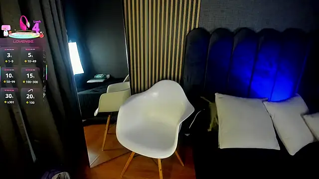 Snapshot of Gina_77 chatting on 10-29-25, 12:07 Gina 77 online show from 10-29-25, 12:07