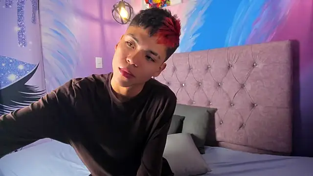 Snapshot of MaxiWildd chatting on 09-25-25, 01:15 MaxiWildd online show from 09-25-25, 01:15