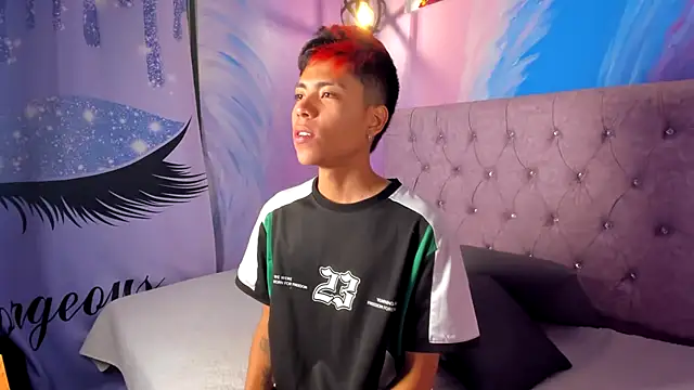 Snapshot of MaxiWildd chatting on 10-15-25, 12:49 MaxiWildd online show from 10-15-25, 12:49