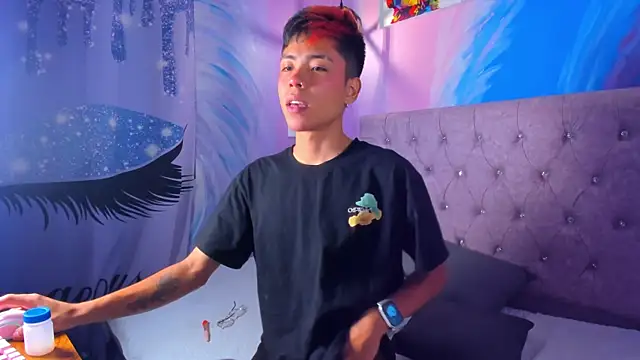 Snapshot of MaxiWildd chatting on 10-20-25, 01:44 MaxiWildd online show from 10-20-25, 01:44