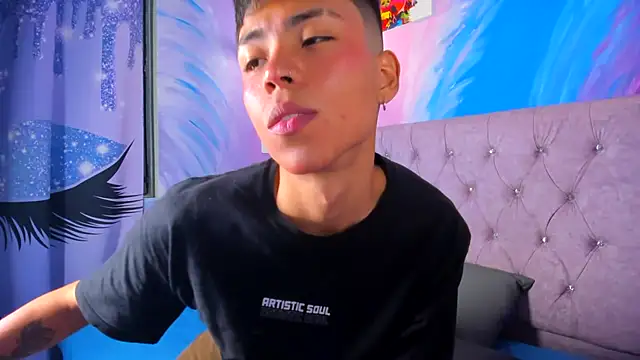 Snapshot of MaxiWildd chatting on 10-24-25, 01:07 MaxiWildd online show from 10-24-25, 01:07