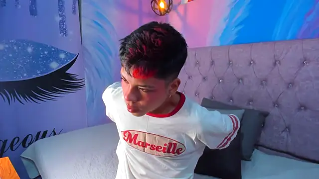 Snapshot of MaxiWildd chatting on 11-14-25, 02:05 MaxiWildd online show from 11-14-25, 02:05