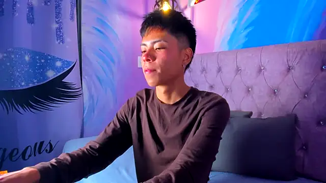 Snapshot of MaxiWildd chatting on 11-27-25, 12:51 MaxiWildd online show from 11-27-25, 12:51