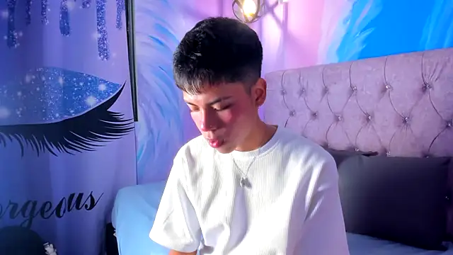 Snapshot of MaxiWildd chatting on 11-29-25, 12:52 MaxiWildd online show from 11-29-25, 12:52