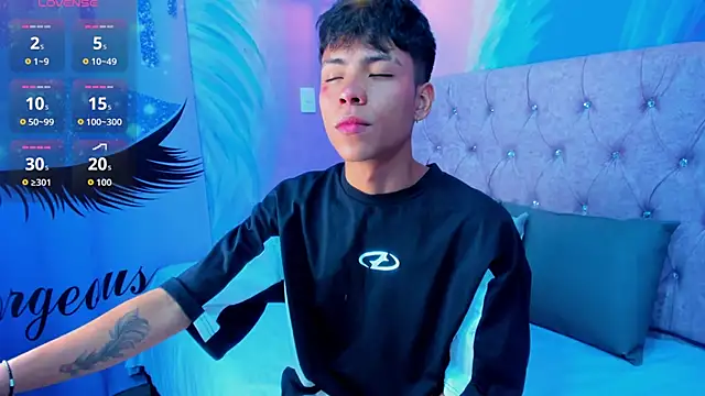 MaxiWildd online show from 03-28-26, 01:11