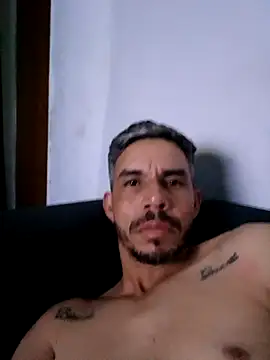 Snapshot of QfabO123 chatting on 10-18-25, 03:42 QfabO123 online show from 10-18-25, 03:42