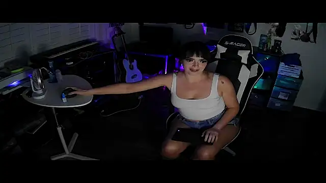 Snapshot of TheSlutMuffin chatting on 12-04-25, 07:28 TheSlutMuffin online show from 12-04-25, 07:28