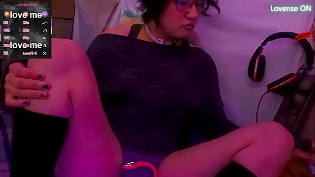 Ftm Bunny online show from 12-20-25, 01:18