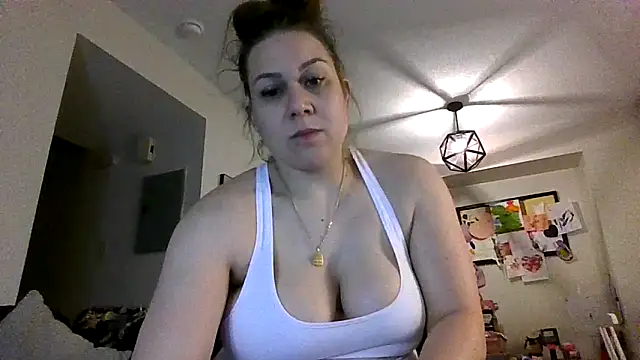 Snapshot of thedevinemama chatting on 06-07-26, 02:59 thedevinemama online show from 06-07-26, 02:59