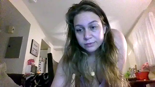 Snapshot of thedevinemama chatting on 06-15-26, 01:52 thedevinemama online show from 06-15-26, 01:52