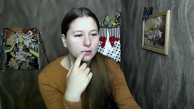 Snapshot of Linda_S_ chatting on 09-13-25, 05:18 Linda S online show from 09-13-25, 05:18