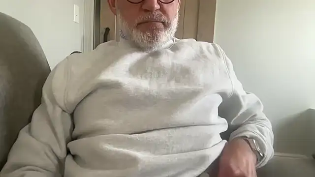 Snapshot of braselton06 chatting on 12-16-25, 03:17 braselton06 online show from 12-16-25, 03:17