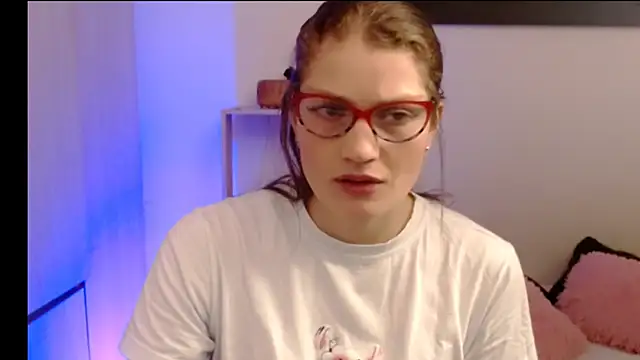 Camila-ventura online show from 06-15-26, 01:02