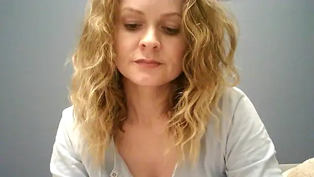 Snapshot of Ginger-bb chatting on 11-02-25, 03:25 Ginger-bb online show from 11-02-25, 03:25