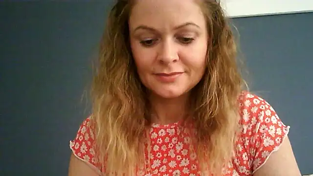 Snapshot of Ginger-bb chatting on 11-16-25, 12:44 Ginger-bb online show from 11-16-25, 12:44