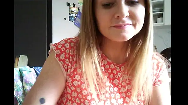 Snapshot of Ginger-bb chatting on 11-18-25, 12:53 Ginger-bb online show from 11-18-25, 12:53