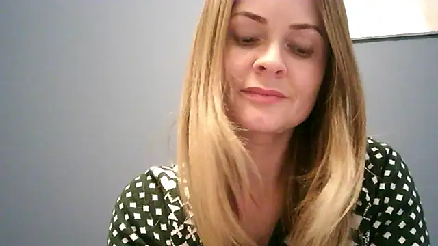 Snapshot of Ginger-bb chatting on 12-02-25, 01:17 Ginger-bb online show from 12-02-25, 01:17