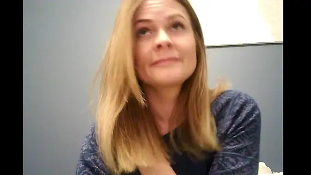 Snapshot of Ginger-bb chatting on 12-15-25, 07:34 Ginger-bb online show from 12-15-25, 07:34