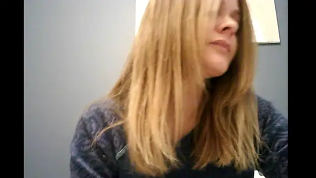 Snapshot of Ginger-bb chatting on 12-19-25, 07:48 Ginger-bb online show from 12-19-25, 07:48