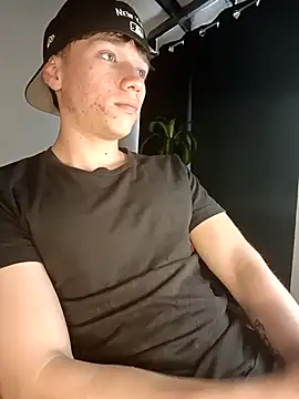 Snapshot of Logan_sixxer chatting on 09-25-25, 07:39 Logan sixxer online show from 09-25-25, 07:39