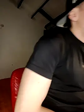 Snapshot of Logan_sixxer chatting on 09-28-25, 03:23 Logan sixxer online show from 09-28-25, 03:23