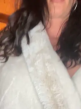 Elegant-Chlo37 online show from 03-18-26, 10:24