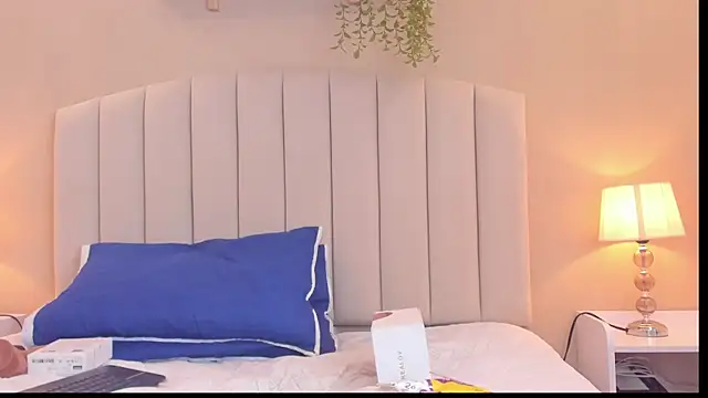 Rachel Donnelly online show from 12-20-25, 03:13