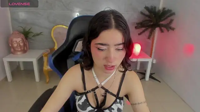 venuss09 s online show from 11-17-25, 01:50