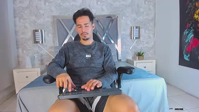 Snapshot of loghan_fox chatting on 09-26-25, 03:32 loghan fox online show from 09-26-25, 03:32