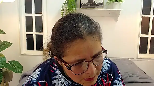 Linda banks  online show from 05-26-26, 01:12