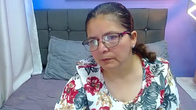 Linda banks  online show from 07-12-26, 01:51