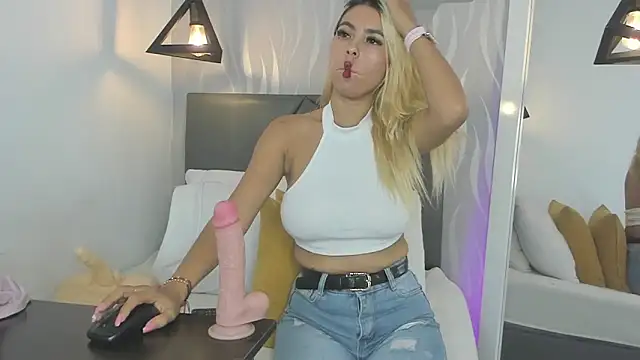 lucia-cute online show from 11-20-25, 07:24