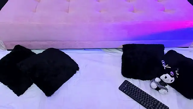 Snapshot of Rose_72 chatting on 06-08-26, 01:28 Rose 72 online show from 06-08-26, 01:28