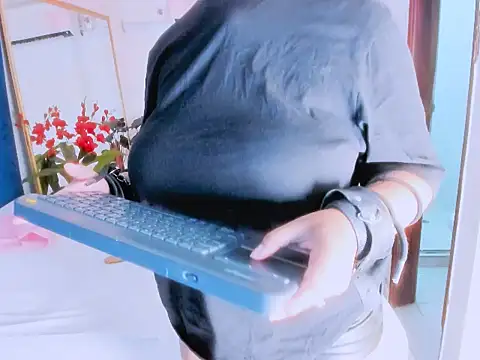 nahomy ryans online show from 11-16-25, 02:06