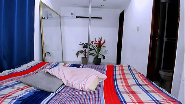 nahomy ryans online show from 12-20-25, 11:34