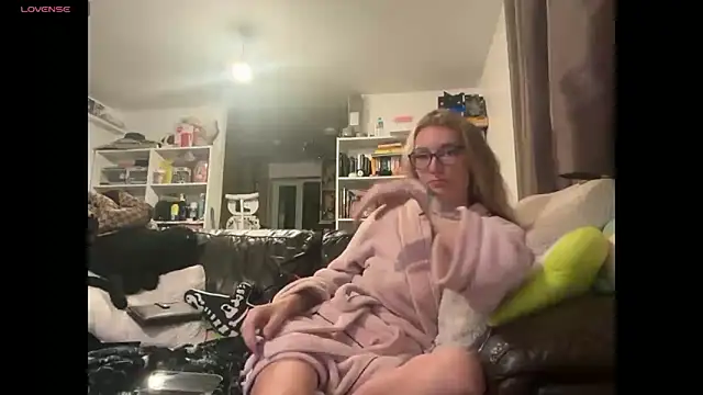 harleyblair online show from 10-20-25, 07:47