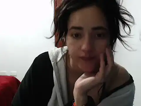 Snapshot of annie_clark2 chatting on 01-06-25, 01:31 annie clark2 online show from 01-06-25, 01:31