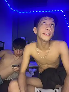 Kailertwink online show from 04-12-26, 03:00