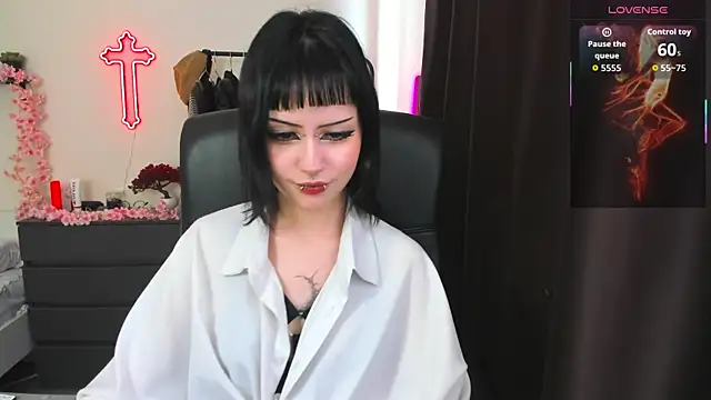 Snapshot of LiyaLuna chatting on 04-27-26, 11:52 LiyaLuna online show from 04-27-26, 11:52