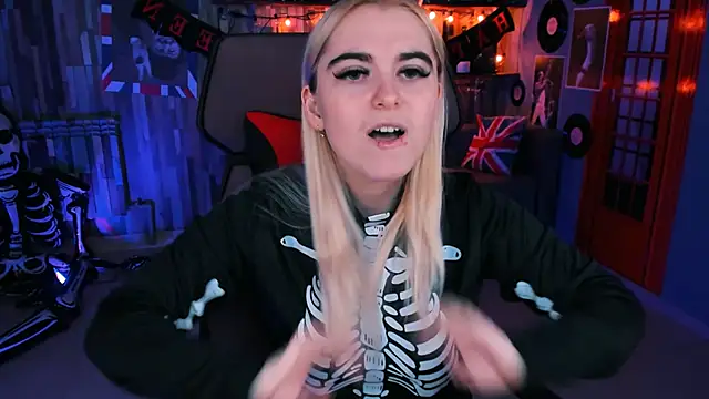 Stef Nicks online show from 10-31-25, 09:10