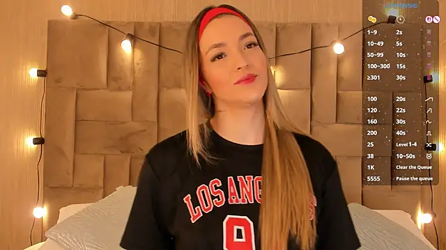 Snapshot of ClaradelMar chatting on 09-20-25, 11:00 ClaradelMar online show from 09-20-25, 11:00